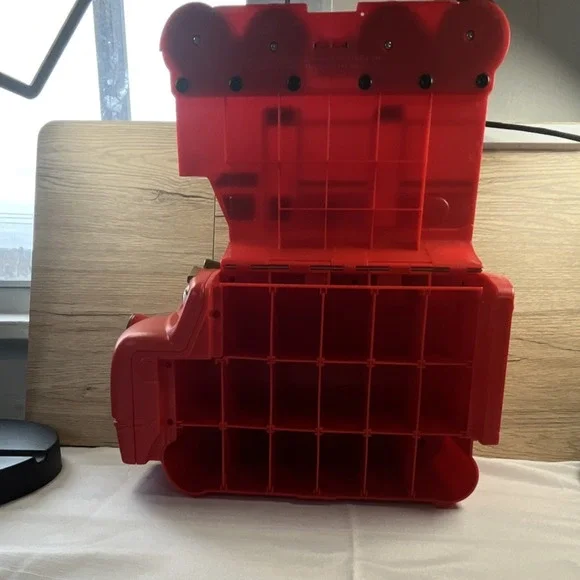 Chuggington Wilson Train Carrying Case 18 Compartments Red Plastic Storage Box - Picture 8 of 8